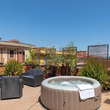 Penthouse With Jacuzzi On Private Terrace In Trastevere Rome Exterior photo