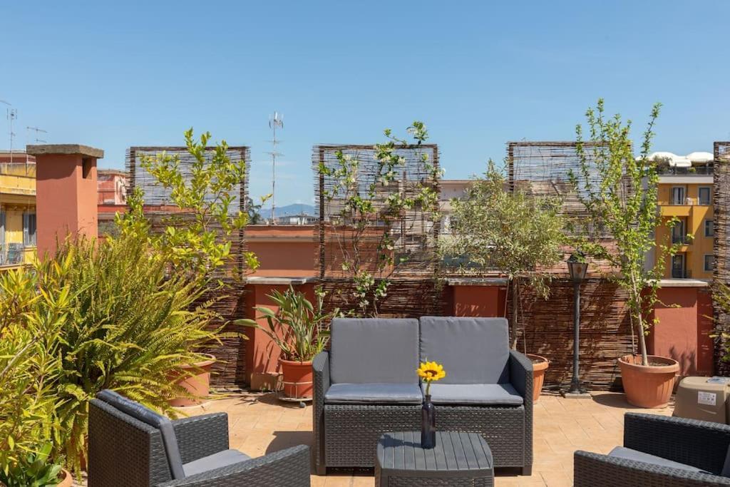 Penthouse With Jacuzzi On Private Terrace In Trastevere Rome Exterior photo